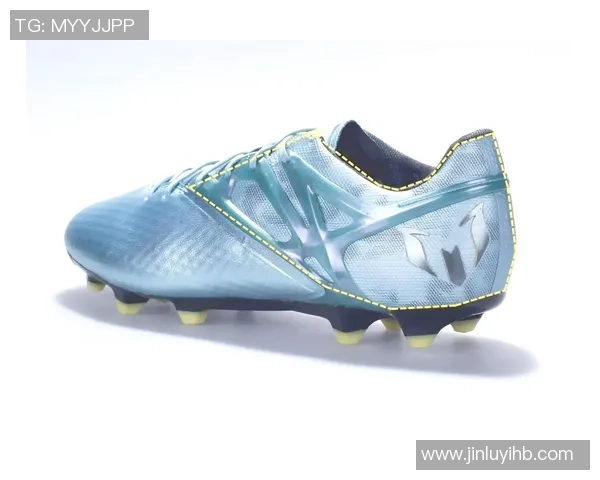 没有足球鞋的足球明星如何在绿茵场上创造奇迹与传奇