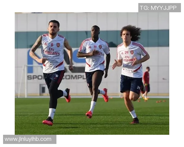 蓉港足球明星阵容揭晓球迷期待新赛季精彩表现与激烈对决