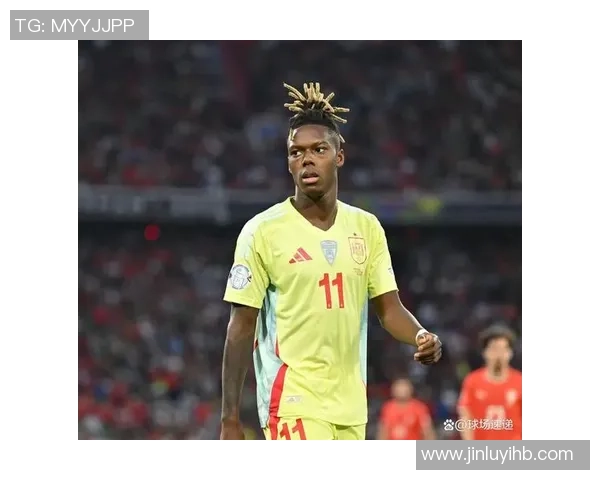 足球明星日常穿搭揭秘从球场到街头的时尚转变与个性表达 足球明星日常穿搭揭秘从球场到街头的时尚转变与个性表达